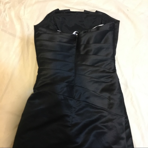 Long satin like black gown - Picture 8 of 8