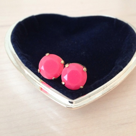 Fun and Flirty Earring Set! - Picture 2 of 4