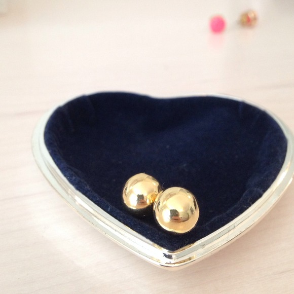 Fun and Flirty Earring Set! - Picture 3 of 4