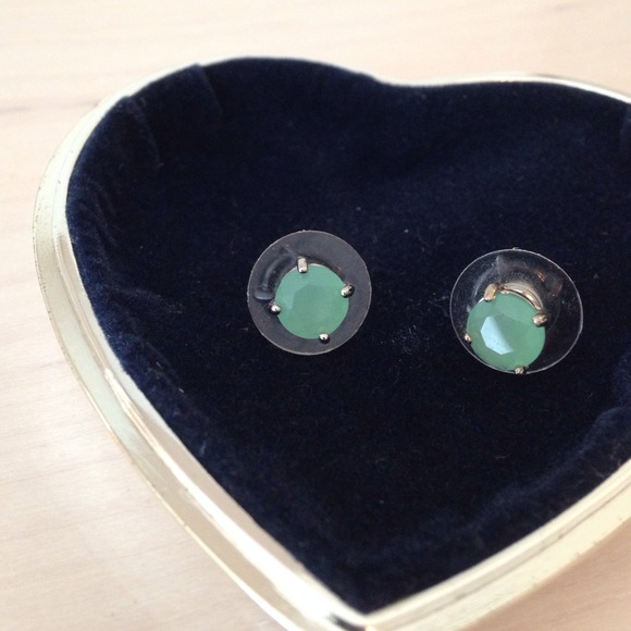 Fun and Flirty Earring Set! - Picture 4 of 4