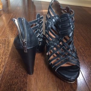 Lucky Brand black leather sandals