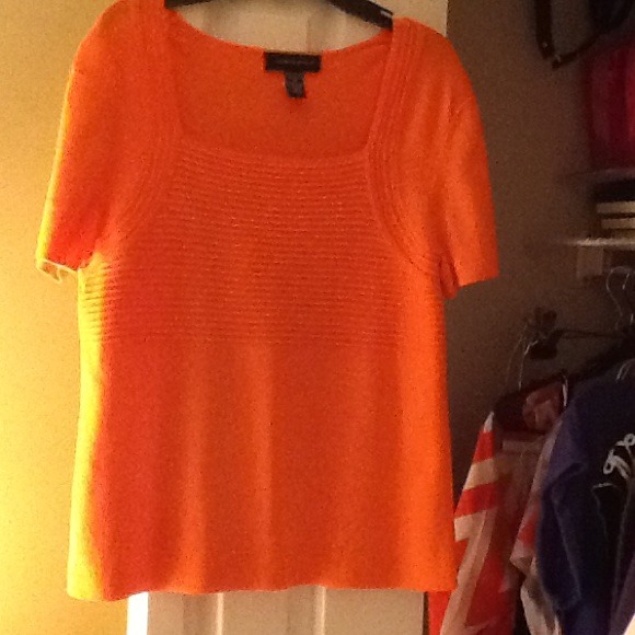 Cable & Gauge Orange Top. Size Medium.