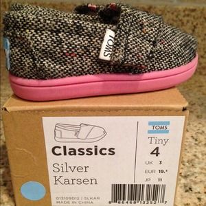 Tiny TOMS infant size 4