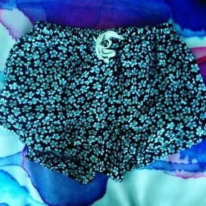 Brandy Melville - Eve Shorts