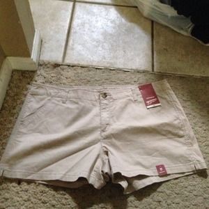 Khaki juniors size 17 shorts never been worn