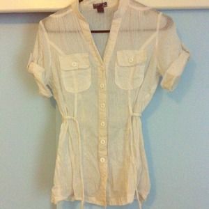 See-through white shirt w/ line detailing