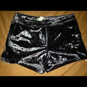 Hardly worn, high waist velvet shorts! 🔥