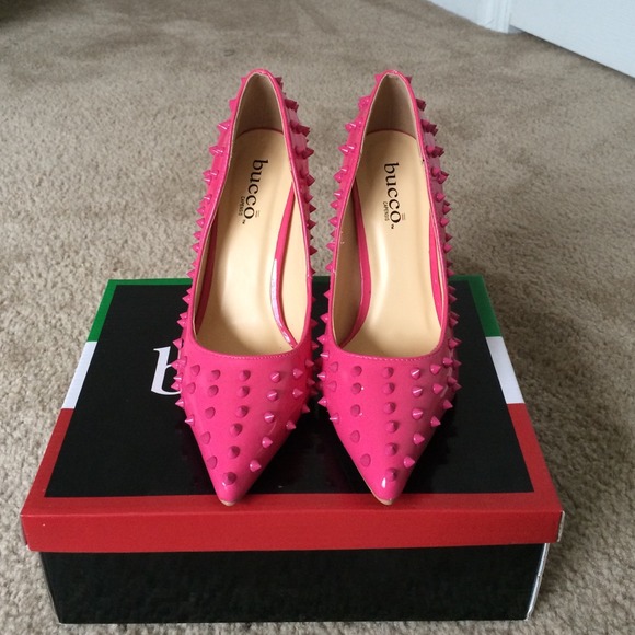 Pink Spiked Pumps! 💕
