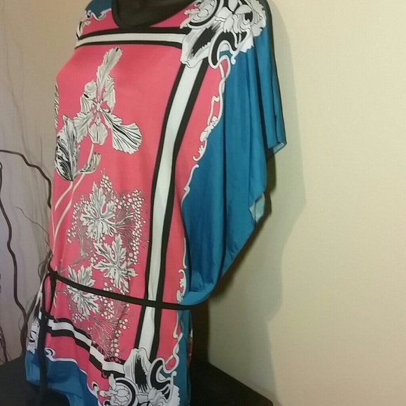 SOLD-CLEARANCE-Gorgeous Batwing Tunic - Picture 4 of 4