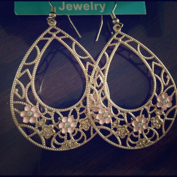 Fashionable flower earrings