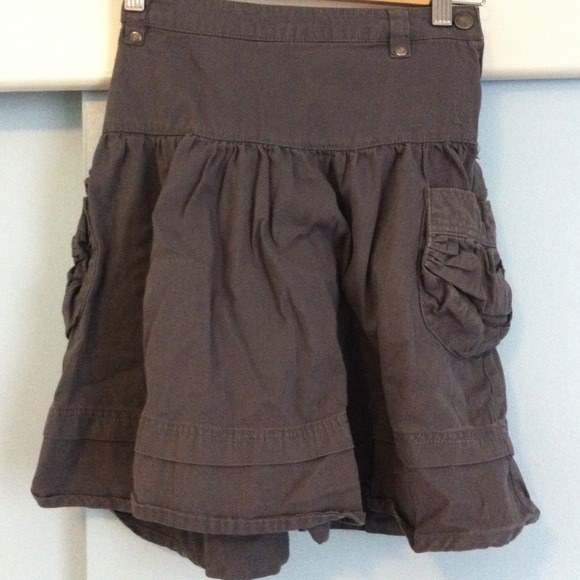 Ruffled Grey skirt w/ pockets