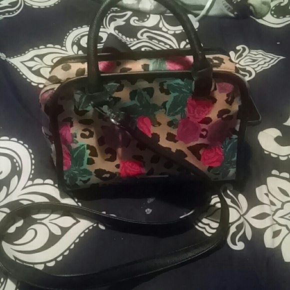 Betsey johnson crossbody/ purse - Picture 2 of 4