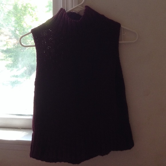 Sleeveless knit sweater