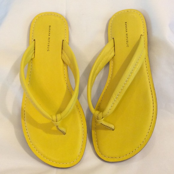 BANANA REPUBLIC YELLOW LEATHER SANDALS SZ 8 GREAT!