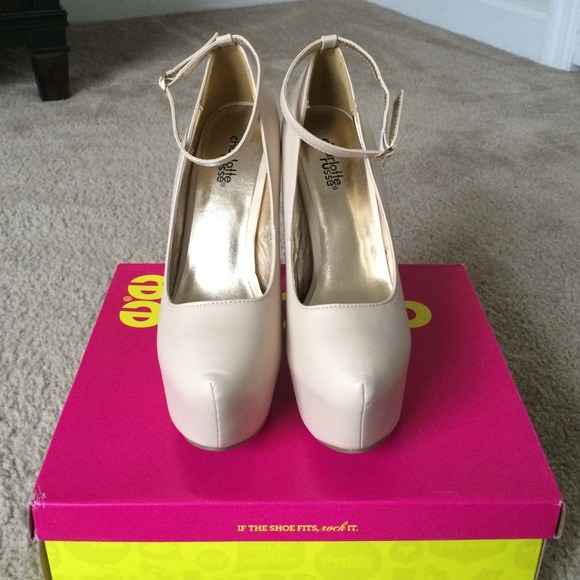Nude Strap Pumps