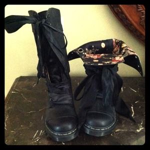 Dr. Martens "Triumph 1914"