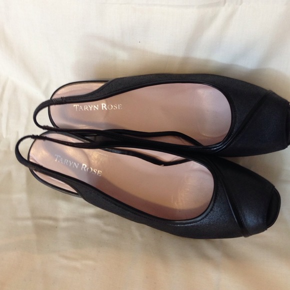 Leather Taryn Rose shoes. - Picture 2 of 4