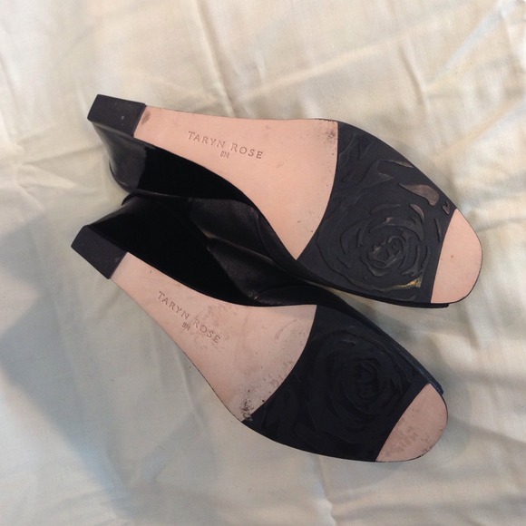 Leather Taryn Rose shoes. - Picture 3 of 4