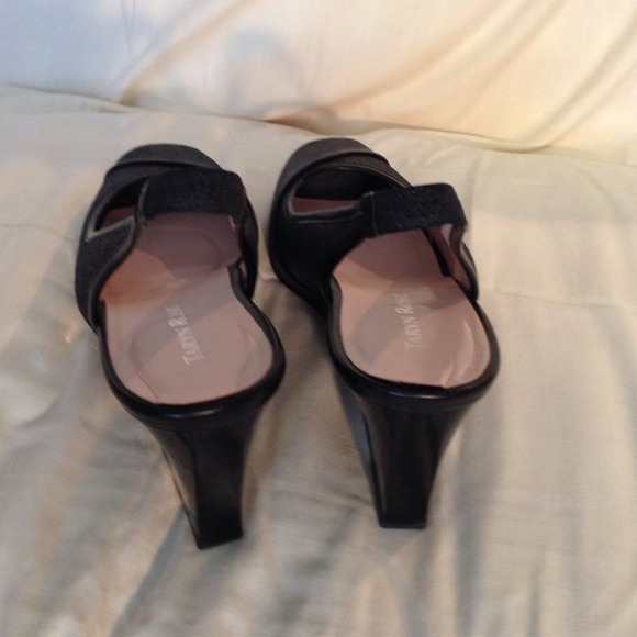 Leather Taryn Rose shoes. - Picture 4 of 4