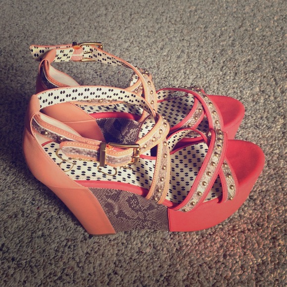 Jessica Simpson coral heels - Picture 1 of 3