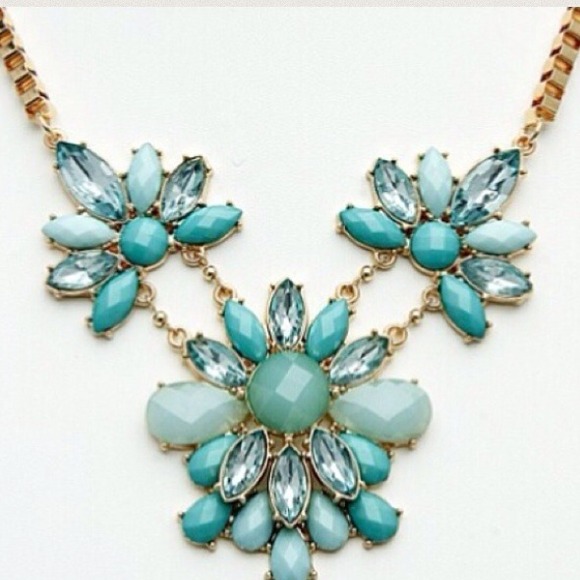 Aqua statement necklace and earring set. - Picture 2 of 2