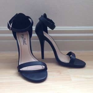 Simple Black Heeled Sandals, sz. 5.5