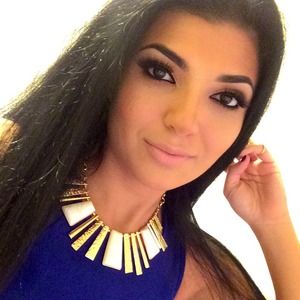 Gorgeous statement necklace gold & white