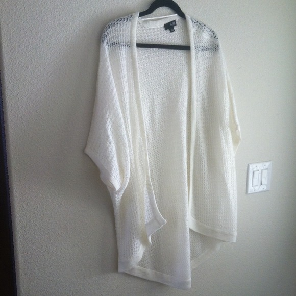 👰White oversized sweater and teal sweater
