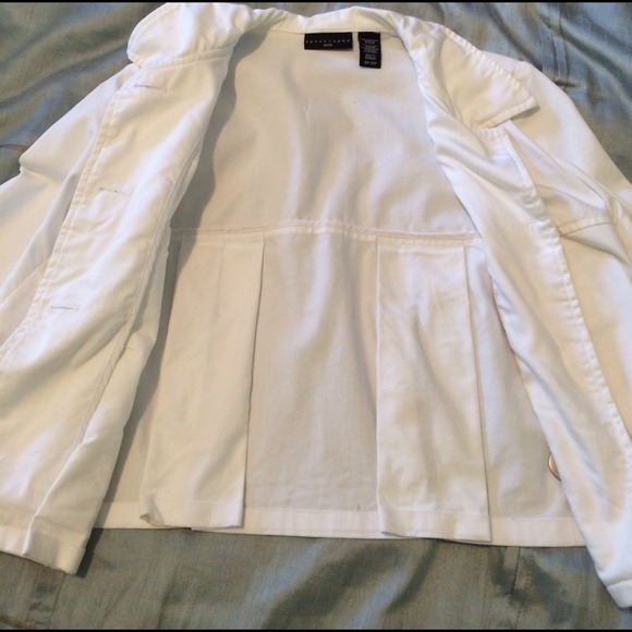White stylish jacket - Picture 4 of 4