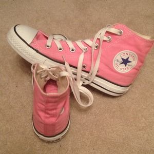 pink chuck taylor converse! 🎀🎀