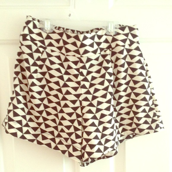 Cute black and white shorts medium