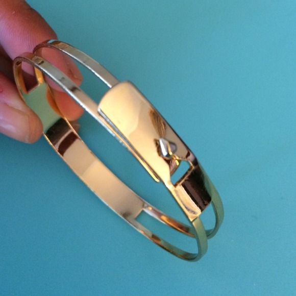 🎁gold tone geo cutout bangle- BP NEW