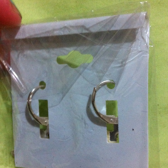 Designed sterling silver cross earrings - Picture 3 of 3