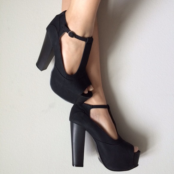 Black Chunky Heels 7.5 M T-Strap Platforms