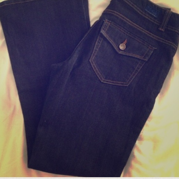 Bandolino Blu dark wash denim. Size 6 petite - Picture 2 of 2