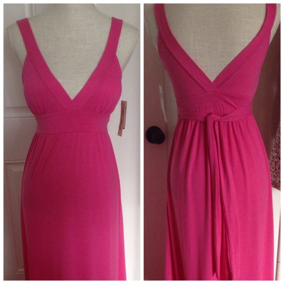 Dresses & Skirts - 🚫SOLD🚫NWT Pink V-Neck Maxi Dress