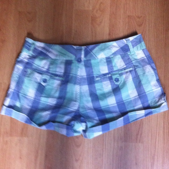Maurice's size 9/10 plaid shorts.