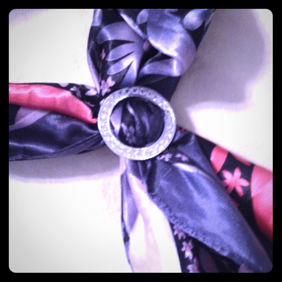 Scarf-buckle - Picture 1 of 2