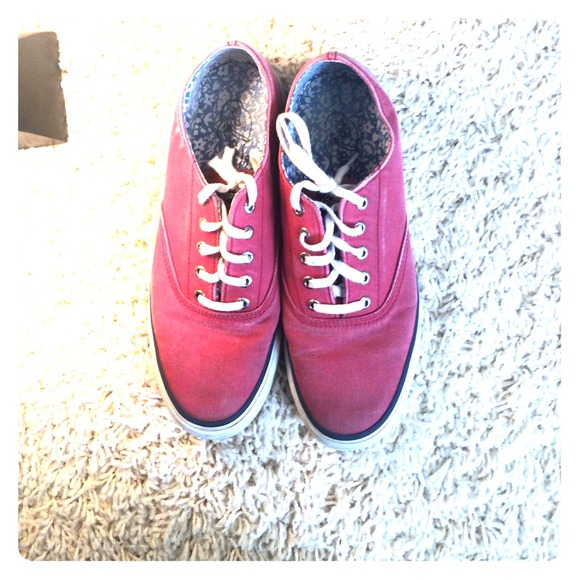 Salmon pink tennies