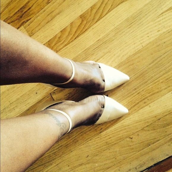Nude Pointed toe ankle strap pumps