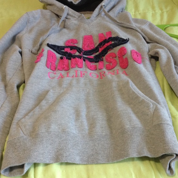 Cute sweater - Picture 1 of 3