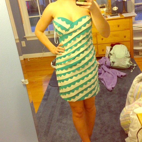 ✨🎉Scallop tiered dress - Picture 1 of 4
