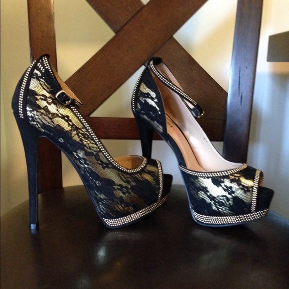 SALE! Gorgeous heels! Originally asking $25