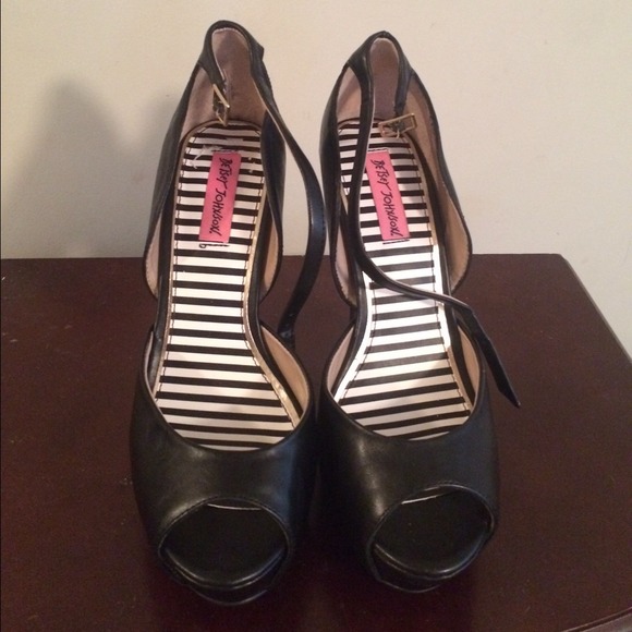 Betsey Johnson platform shoe