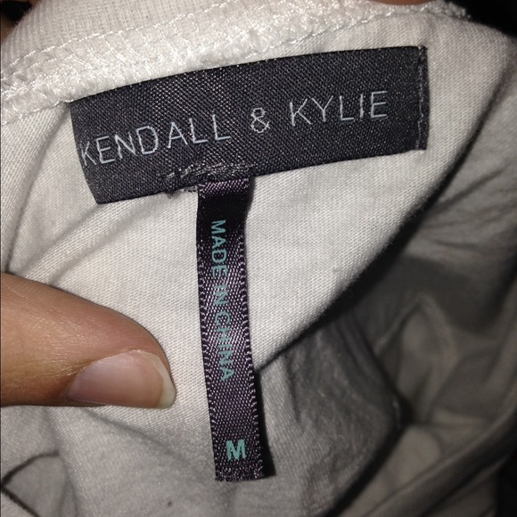 Kendall and Kylie Kalifornia muscle tank - Picture 2 of 2