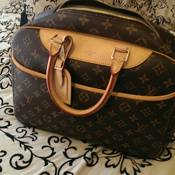 SOLD ON TRADESY !!!Extra Pictures!!