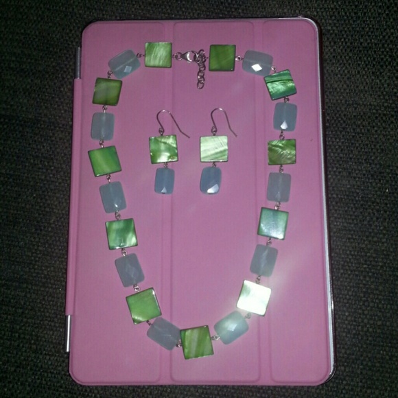 Necklace and earrings set