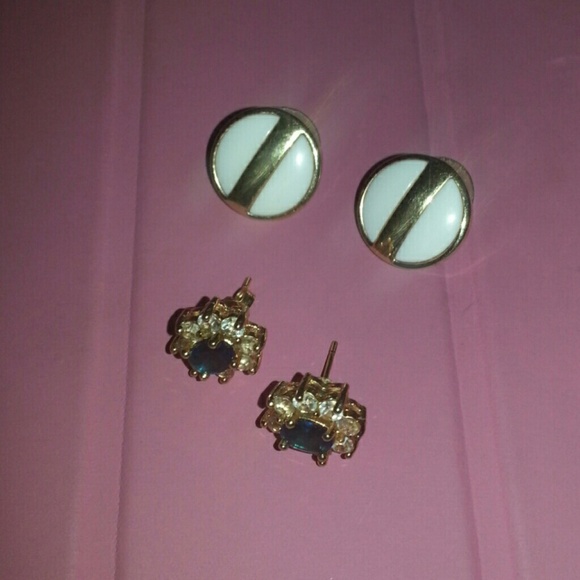 2 pairs of gold fashion earrings