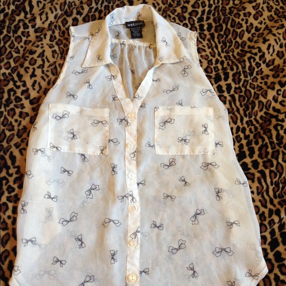 Wet Seal Tops - Wet seal white with black bows shirt