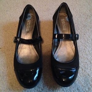 Kenneth Cole Reaction black wedge shoes